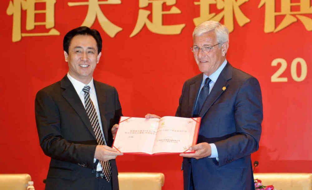 现年26岁的比尼亚是乌拉圭国脚左后卫，2021年加盟罗马，共为罗马出场44次。